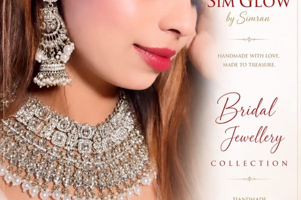 MODEL WEARING SIM GLOW PEARL BRIDAL CHOKER NECKLACE WITH MATCHING JHUMKA EARRINGS FROM THE BRIDAL JEWELLERY COLLECTION.