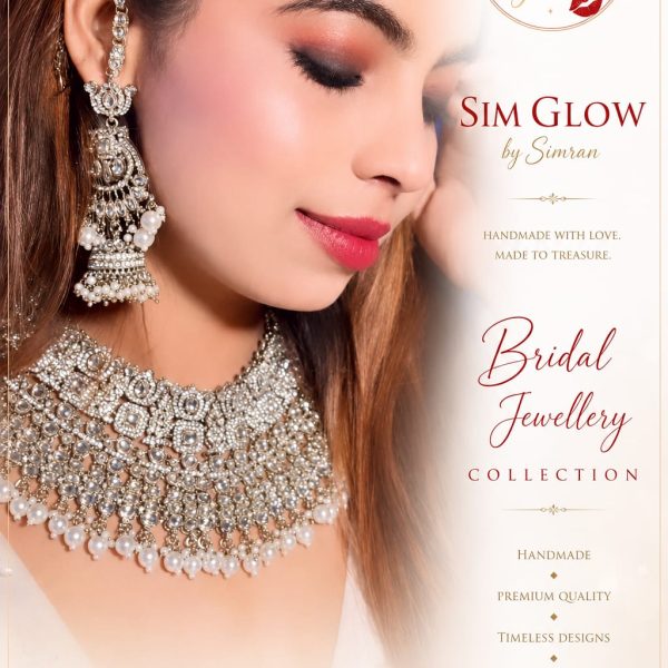 MODEL WEARING SIM GLOW PEARL BRIDAL CHOKER NECKLACE WITH MATCHING JHUMKA EARRINGS FROM THE BRIDAL JEWELLERY COLLECTION.